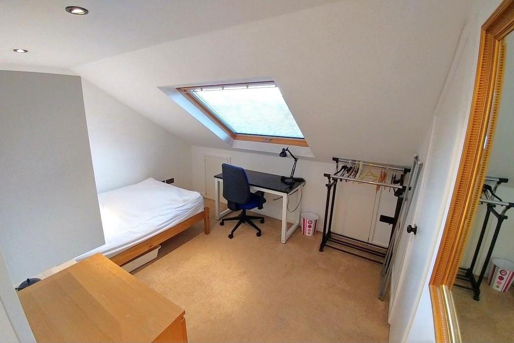 Bedroom 6 (a).jpg