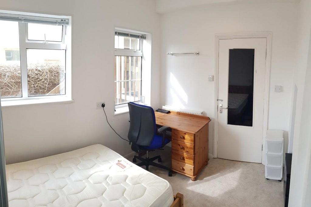 Bedroom 1.jpg