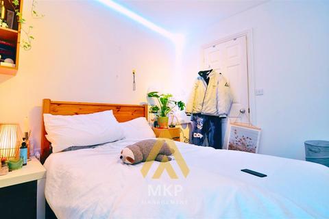 6 bedroom terraced house to rent, Tiverton Road, Selly Oak, Birmingham B29