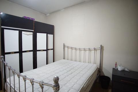 5 bedroom semi-detached house to rent, Rosslyn Crescent, HA12SA