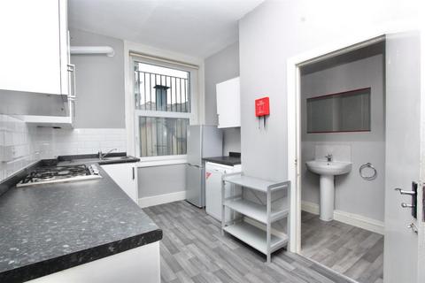 3 bedroom flat to rent, Chalk Farm Road, London NW1