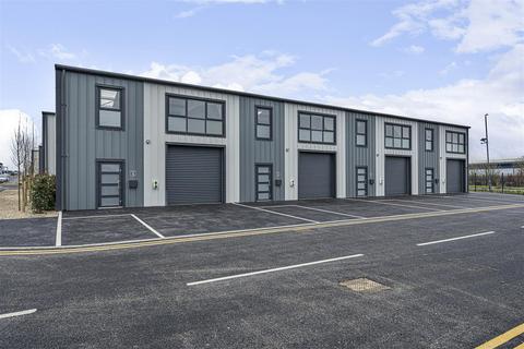 Industrial unit to rent - Merlin Business Park, Manston, Ramsgate