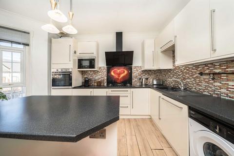 2 bedroom flat to rent, Aliwal Road, London SW11