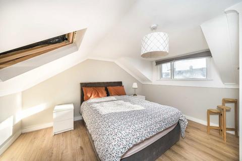 2 bedroom flat to rent, Aliwal Road, London SW11