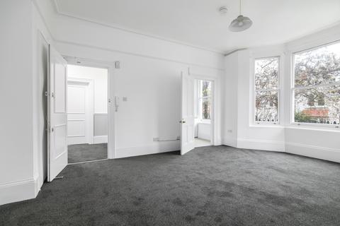 Studio to rent, Woodchurch Road, London NW6