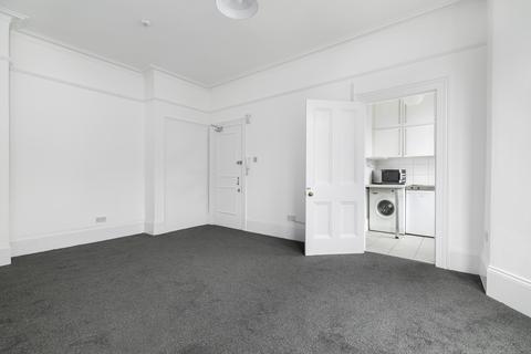 Studio to rent, Woodchurch Road, London NW6
