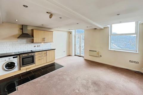 2 bedroom penthouse to rent, Browning Avenue, West Yorkshire HX3