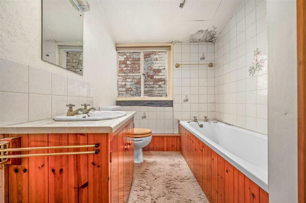 Bathroom (56 Waterside)
