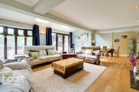 6 bedroom end of terrace house for sale, St Marys Green, Biggin Hill