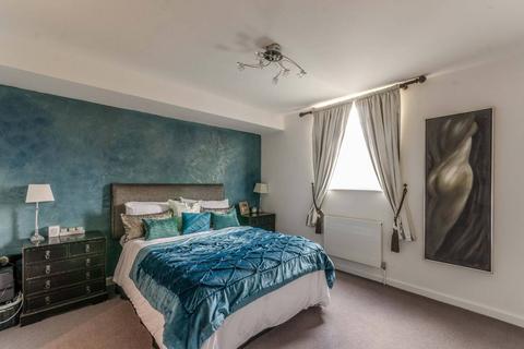 undefined, Leeward Court, St Katharine Docks, London, E1W