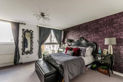 undefined, Leeward Court, St Katharine Docks, London, E1W
