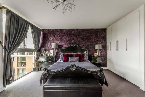 2 bedroom flat for sale, Leeward Court, St Katharine Docks, London, E1W