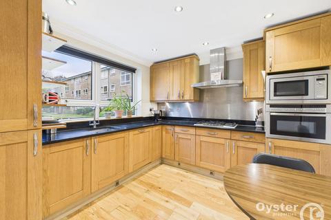 2 bedroom flat for sale, Gleneagles, Stanmore, HA7