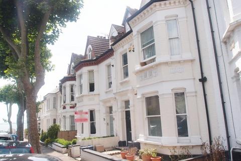 3 bedroom maisonette to rent, Marine Avenue, Westcliff On Sea SS0