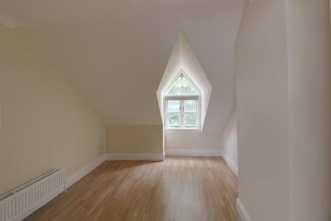 3 bedroom maisonette to rent, Marine Avenue, Westcliff On Sea SS0