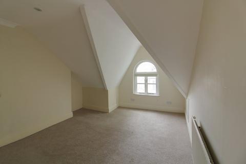 3 bedroom maisonette to rent, Marine Avenue, Westcliff On Sea SS0