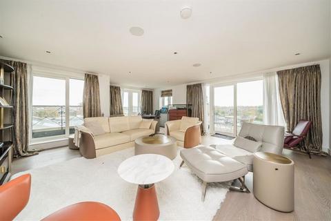 undefined, Kew Bridge Road, Brentford TW8