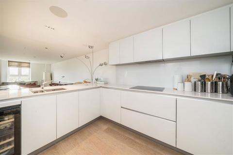 undefined, Kew Bridge Road, Brentford TW8