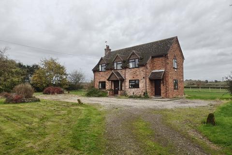 4 bedroom detached house to rent, Hanbury Road Droitwich Spa
