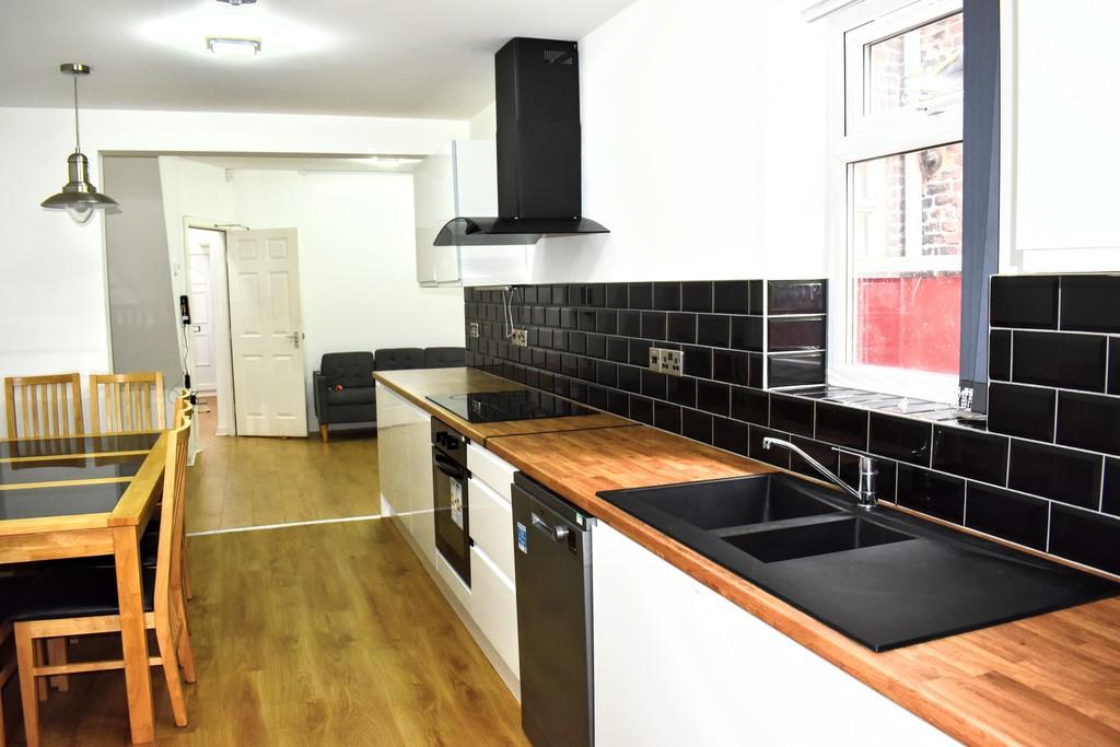 Kitchen &amp; Lounge