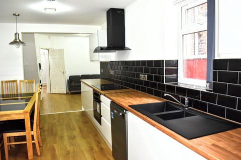 7 bedroom terraced house to rent, Weaste Road, Salford