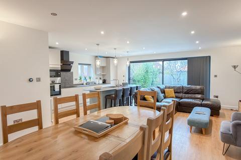 4 bedroom detached house for sale, Lake Road, Hamworthy