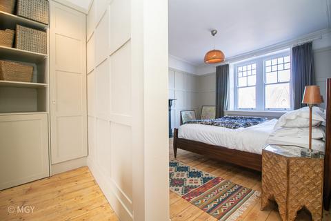 1 bedroom apartment to rent, Royal Buildings, Penarth CF64