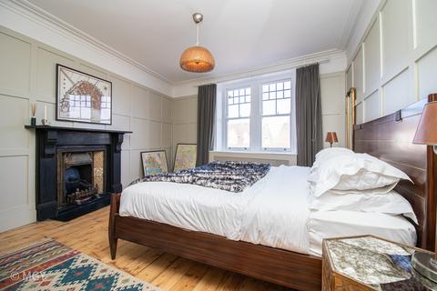 1 bedroom apartment to rent, Royal Buildings, Penarth CF64