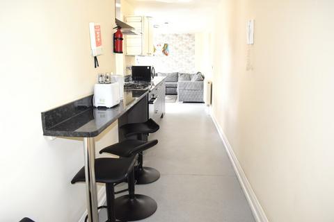 5 bedroom townhouse to rent, Wellington Road, Fallowfield, Manchester