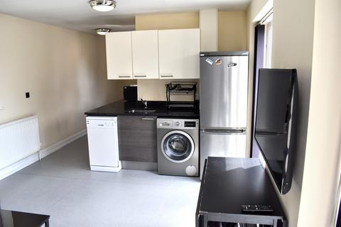 5 bedroom townhouse to rent, Wellington Road, Fallowfield, Manchester