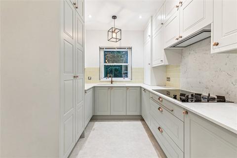 undefined, King George Square, Richmond, TW10