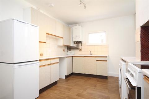 4 bedroom house to rent, Aldershot Road, Guildford