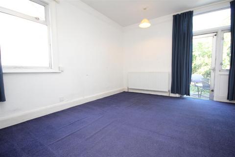 4 bedroom house to rent, Aldershot Road, Guildford