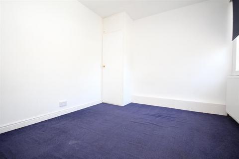4 bedroom house to rent, Aldershot Road, Guildford
