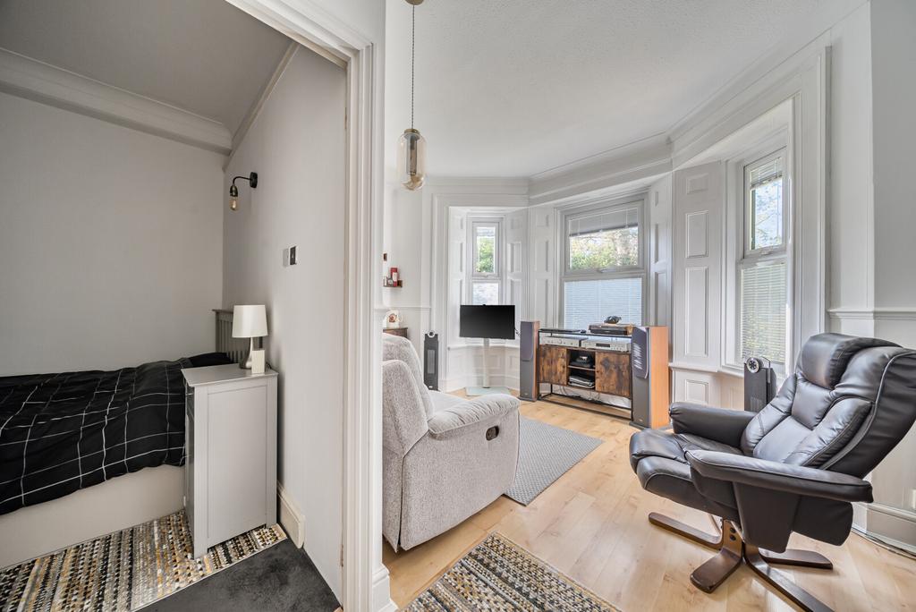 1377064-7-690e1b5...