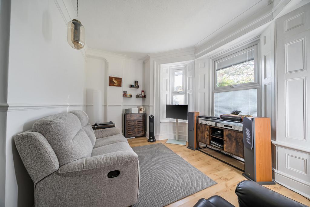 1377064-6-690e1b4...