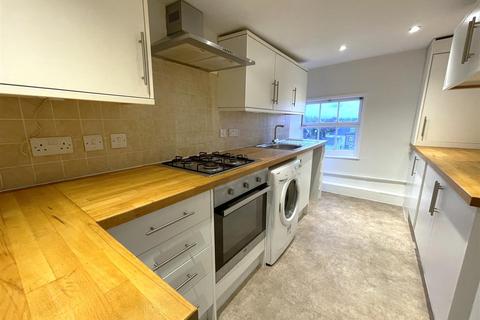 3 bedroom apartment to rent, South Terrace, Littlehampton BN17