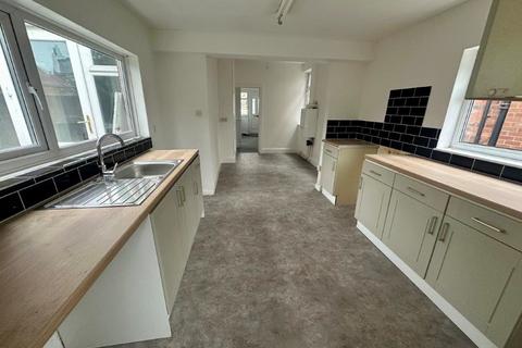 undefined, Chanterlands Avenue, Hull