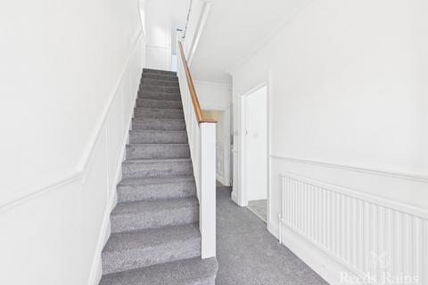 undefined, Chanterlands Avenue, Hull