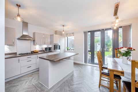 3 bedroom semi-detached house for sale, Whattingdon Road, Coulsdon CR5