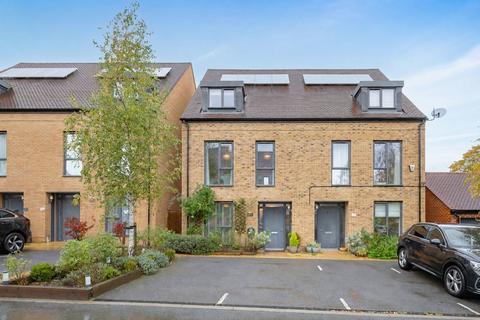 Whattingdon Road, Coulsdon CR5