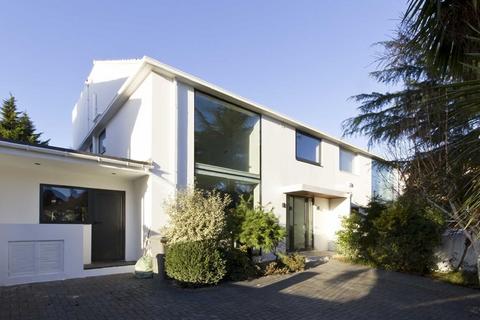 Alverstone Road, London NW2