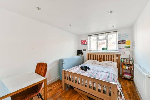 2 bedroom flat for sale, Smallwood Road, Tooting Broadway, London, SW17