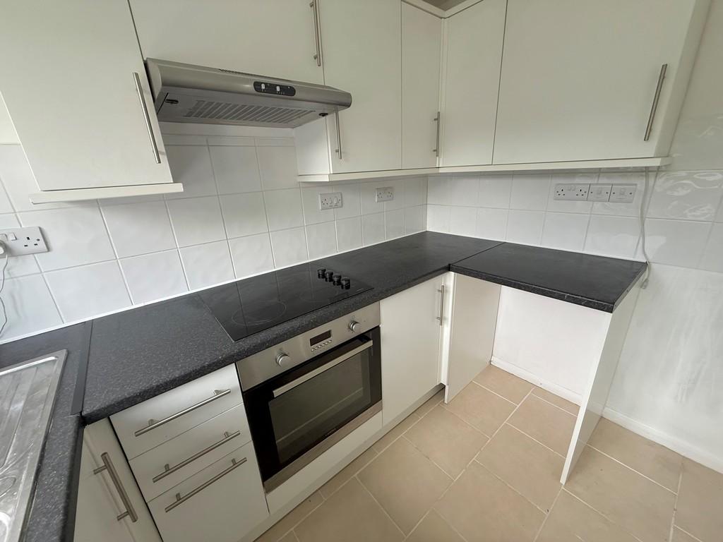 18 Dorking Kitchen 2