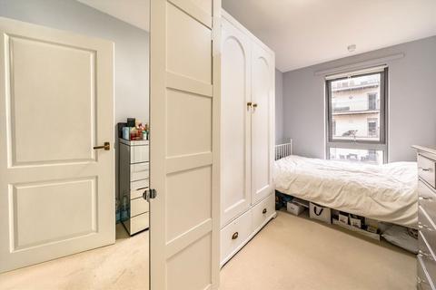 2 bedroom flat to rent, Martineau Square, London E1