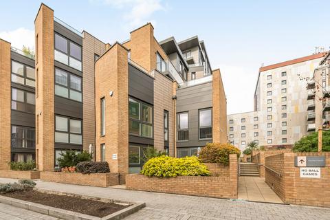 undefined, Baltic Avenue, Brentford, Middlesex