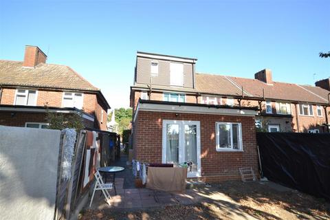 5 bedroom end of terrace house for sale, Lodge Avenue, Dagenham