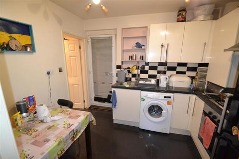 5 bedroom end of terrace house for sale, Lodge Avenue, Dagenham