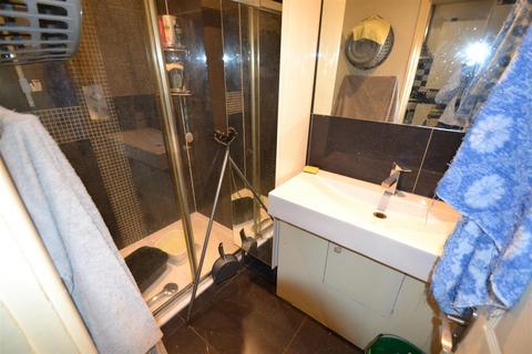 5 bedroom end of terrace house for sale, Lodge Avenue, Dagenham