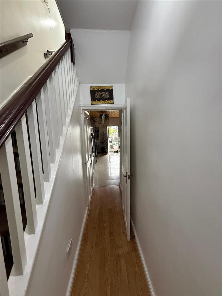 Hallway 2.jpeg